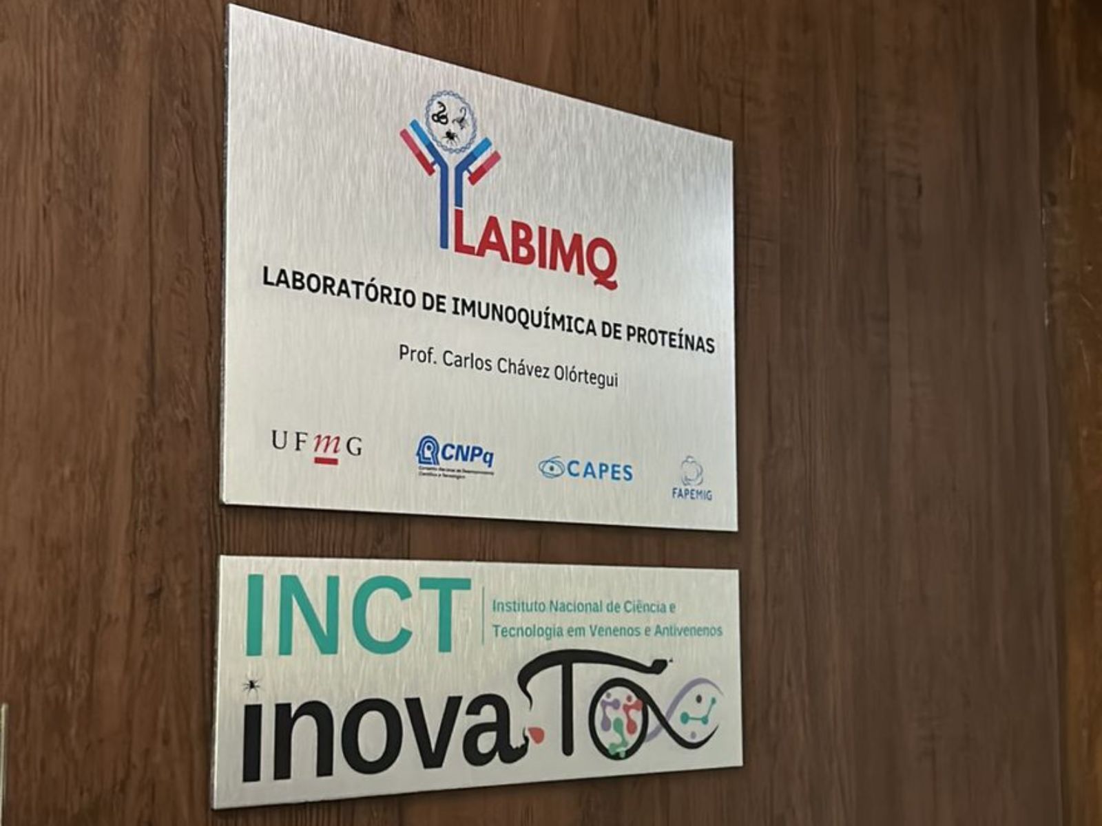 Placa em ACM